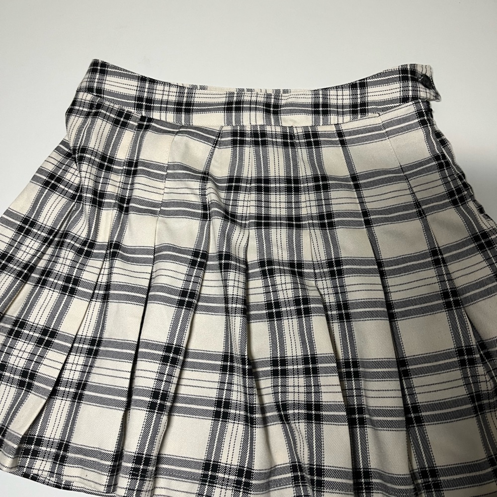 Brand new, never worn Plaid skirt from Full Tilt~ size small <3